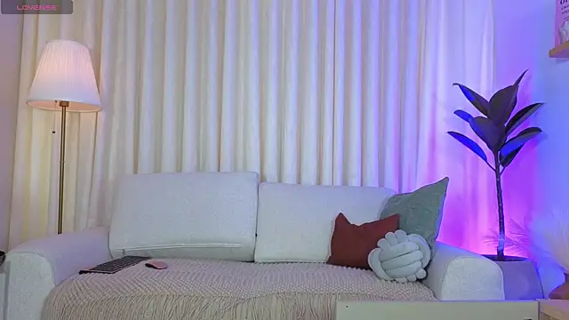 Alice milf  online show from June 1, 2026, 12:16 pm