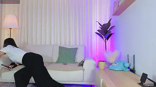 Alice milf  online show from May 26, 2026, 1:20 pm