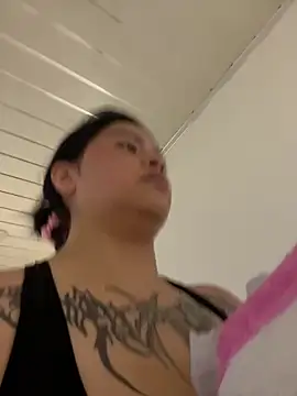 Snapshot of _luna_torres chatting on February 25, 2026, 12:49 pm luna torres online show from February 25, 2026, 12:49 pm