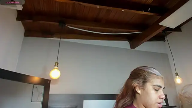 SaraaJhonsonn online show from April 5, 2026, 2:35 pm