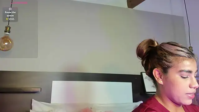 SaraaJhonsonn online show from February 13, 2026, 2:06 pm