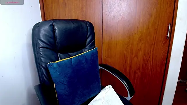 Snapshot of Melikasweetz chatting on April 16, 2026, 5:14 pm Melikasweetz online show from April 16, 2026, 5:14 pm