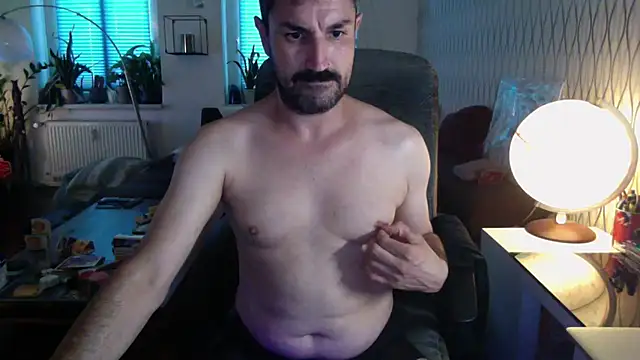 Snapshot of tomz0819 chatting on July 30, 2026, 4:39 pm tomz0819 online show from July 30, 2026, 4:39 pm