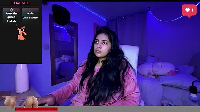 cloe small online show from October 12, 2025, 7:32 am