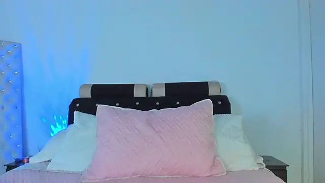 emma-hiill online show from February 15, 2025, 3:28 pm