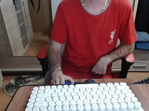 uncutguy01 online show from November 4, 2025, 4:49 am