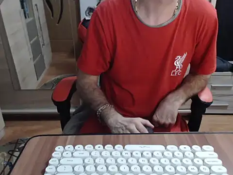 uncutguy01 online show from November 1, 2025, 4:41 am