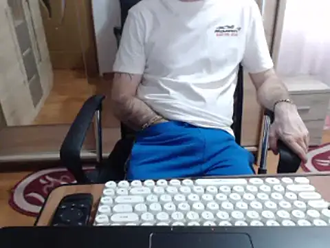 Snapshot of uncutguy01 chatting on March 13, 2025, 3:17 pm uncutguy01 online show from March 13, 2025, 3:17 pm