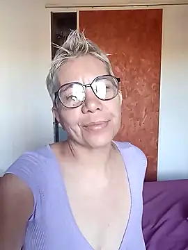 Snapshot of luz_bella chatting on January 15, 2025, 10:59 am luz bella online show from January 15, 2025, 10:59 am