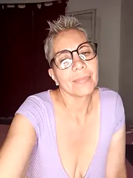 Snapshot of luz_bella chatting on December 6, 2024, 3:02 am luz bella online show from December 6, 2024, 3:02 am