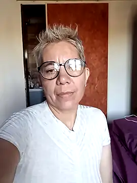 Snapshot of luz_bella chatting on January 13, 2025, 10:58 am luz bella online show from January 13, 2025, 10:58 am