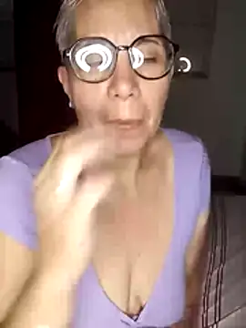 Snapshot of luz_bella chatting on January 4, 2025, 2:56 am luz bella online show from January 4, 2025, 2:56 am