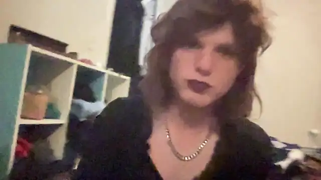 Snapshot of sum1betterthanmost chatting on October 28, 2025, 10:52 pm sum1betterthanmost online show from October 28, 2025, 10:52 pm