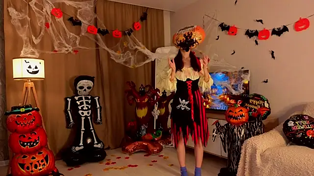 BettyBrowni online show from October 29, 2025, 4:28 pm