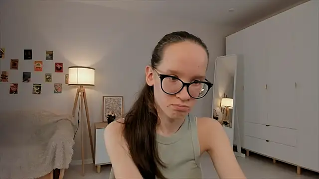Snapshot of BettyBrowni chatting on March 17, 2025, 7:15 pm BettyBrowni online show from March 17, 2025, 7:15 pm