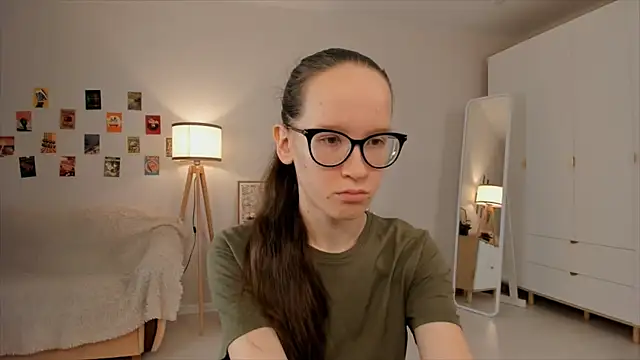 Snapshot of BettyBrowni chatting on March 19, 2025, 4:13 pm BettyBrowni online show from March 19, 2025, 4:13 pm