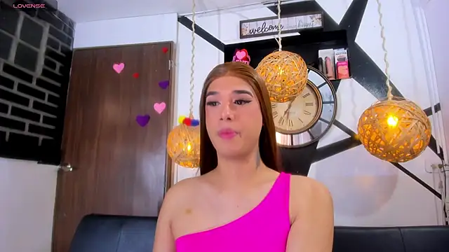 victoria aleia  online show from June 24, 2026, 10:18 pm