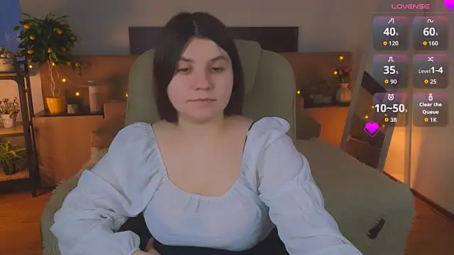 Snapshot of Viola__Shy chatting on April 28, 2026, 2:27 am Viola Shy online show from April 28, 2026, 2:27 am