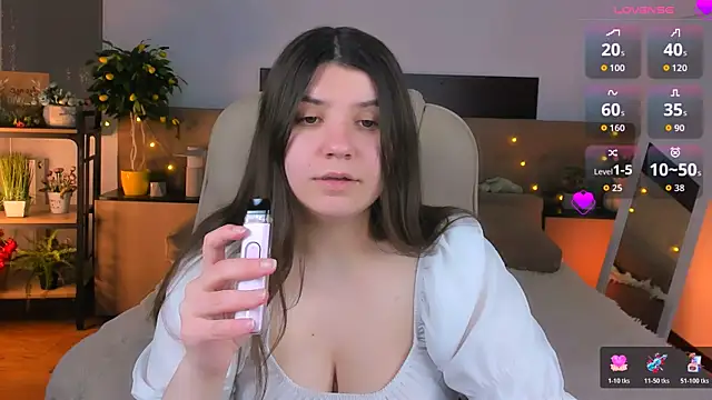 Snapshot of Viola__Shy chatting on May 4, 2026, 6:55 pm Viola Shy online show from May 4, 2026, 6:55 pm