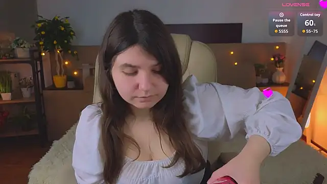 Viola  Shy online show from April 16, 2026, 9:04 pm