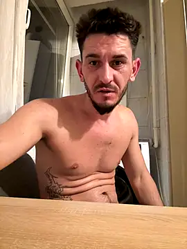 Snapshot of brokenangel2024 chatting on November 7, 2025, 10:13 pm brokenangel2024 online show from November 7, 2025, 10:13 pm