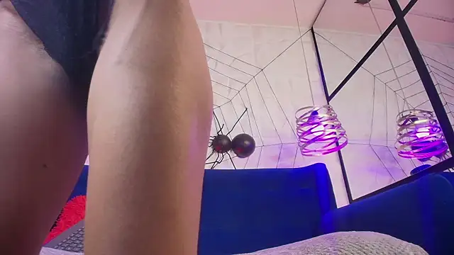 sarah banks1 online show from December 18, 2025, 3:22 am