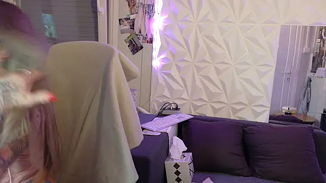 Tatjana Sue online show from April 15, 2026, 6:45 pm