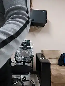 ferchoDC78 online show from April 4, 2026, 4:41 am