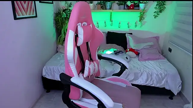 Fernanda   online show from February 13, 2026, 4:01 am