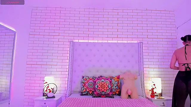 Coco Balenciaga  online show from April 9, 2026, 11:38 am