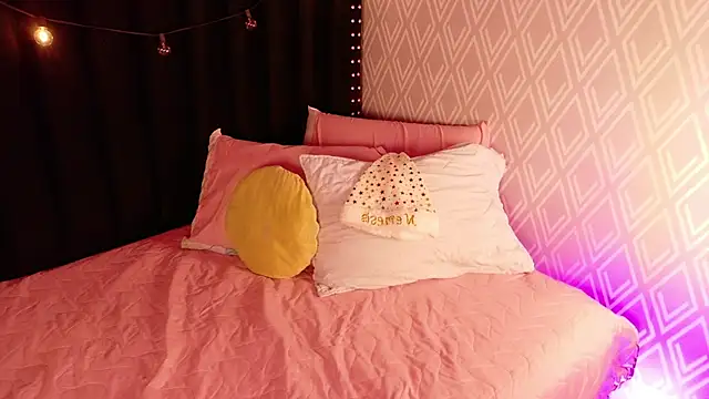 littleebluee online show from December 5, 2025, 3:05 am