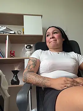 Pretty Isadora online show from February 22, 2026, 7:04 pm