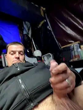 joeycbigcock online show from November 22, 2025, 8:40 pm