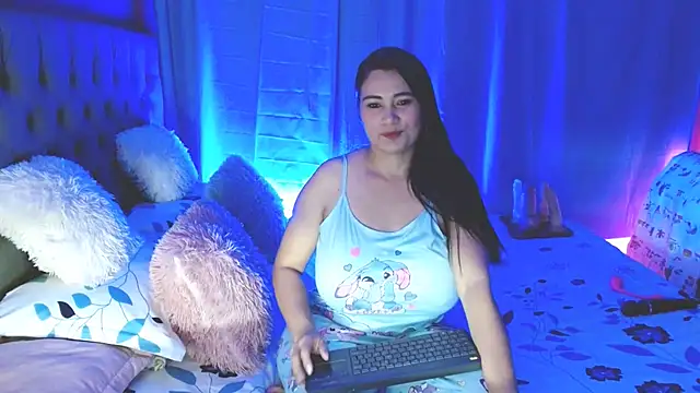 Snapshot of Kerly_Lopez chatting on February 19, 2026, 8:28 pm Kerly Lopez online show from February 19, 2026, 8:28 pm