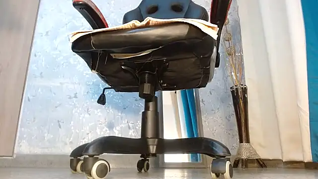 Samantabrown  online show from November 9, 2025, 11:36 am