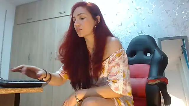 Samantabrown  online show from October 29, 2025, 11:31 am