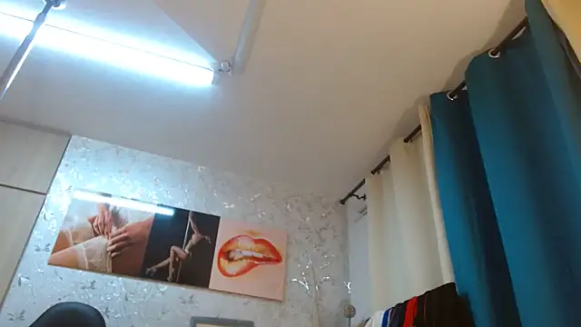 Samantabrown  online show from April 12, 2026, 11:13 am