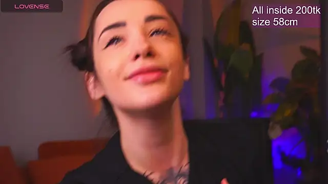 EvaCanton online show from April 19, 2026, 2:01 am