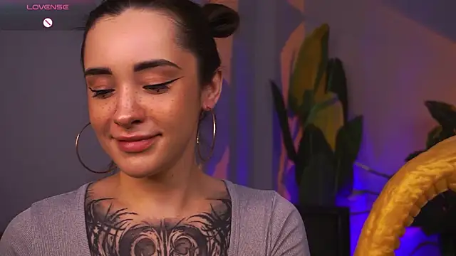 EvaCanton online show from March 16, 2026, 2:08 am