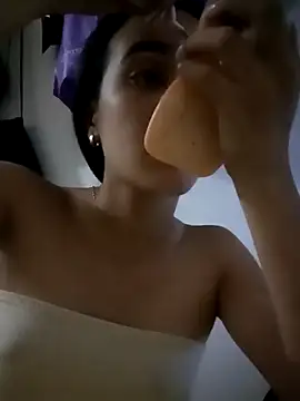 Snapshot of The-quee22 chatting on December 17, 2024, 7:59 pm The-quee22 online show from December 17, 2024, 7:59 pm