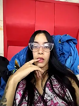 Snapshot of The-quee22 chatting on September 9, 2025, 12:32 am The-quee22 online show from September 9, 2025, 12:32 am