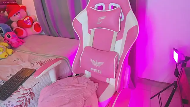 Mia coxx1 online show from January 26, 2025, 7:10 am