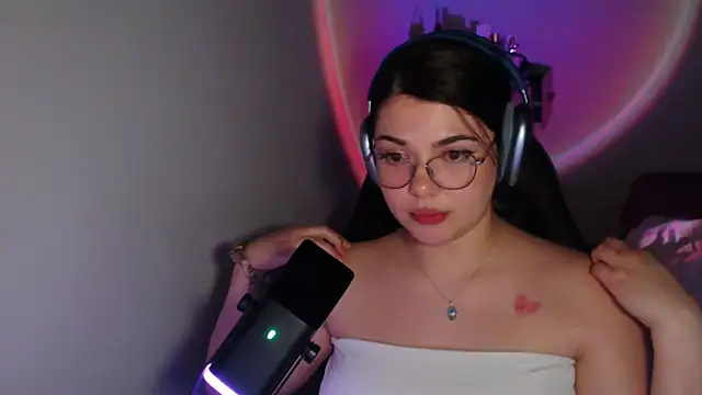 helengilmor online show from April 22, 2026, 4:36 pm