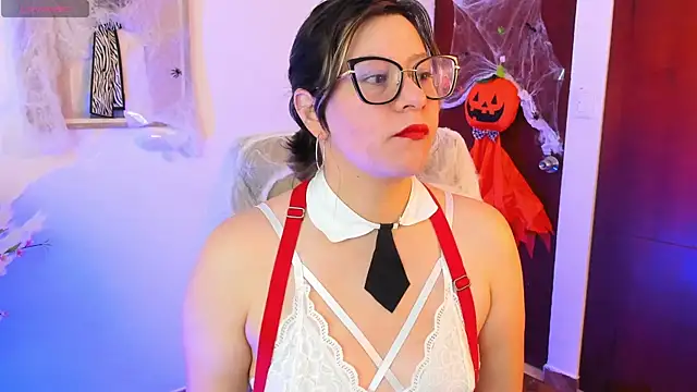 Chanelll Taylorr  online show from October 26, 2025, 10:48 am