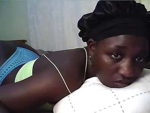 Adaline-Paris online show from March 12, 2026, 4:22 pm