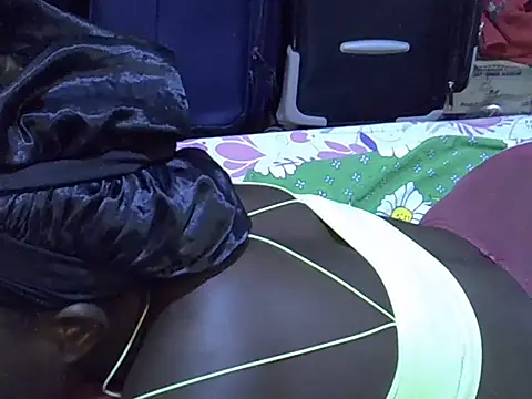 Snapshot of Adaline-Paris chatting on December 21, 2025, 9:00 am Adaline-Paris online show from December 21, 2025, 9:00 am