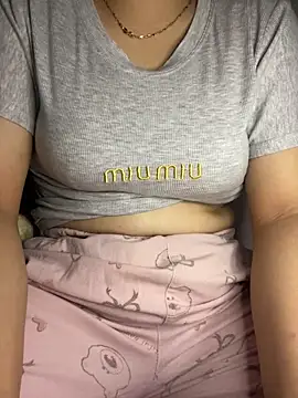 Milk Mom99 online show from December 19, 2025, 5:26 pm