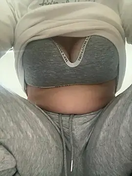 Milk Mom99 online show from January 9, 2026, 6:31 am