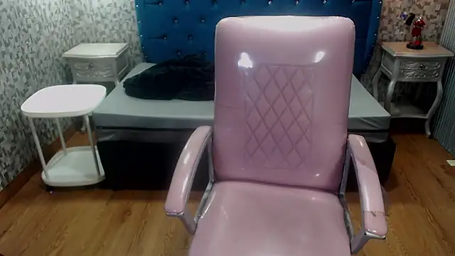 CurvyJulieth online show from July 15, 2026, 9:55 pm