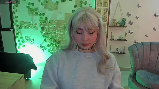 Fiore Sanz  online show from April 6, 2026, 3:02 am